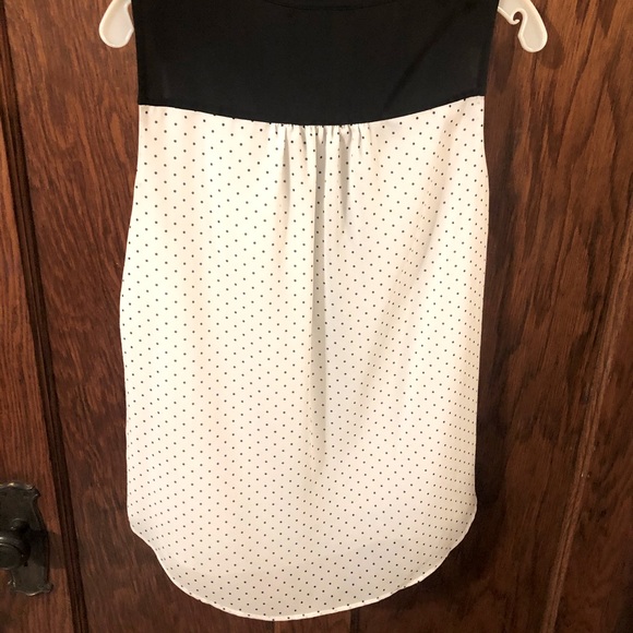 Business to casual sleeveless blouse. - Picture 3 of 3